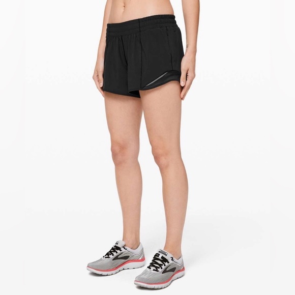 lululemon athletica Pants - LULULEMON Hotty Hot Short II Long 4" In Black Size 4